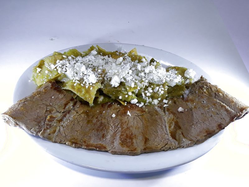 Filete con Chilaquiles
