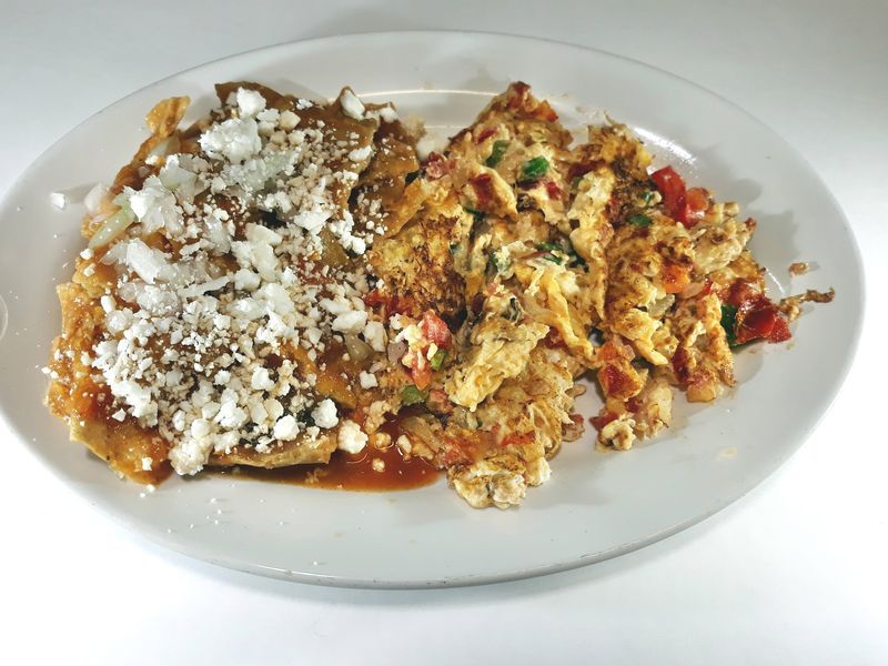 Huevos a la Mexicana con Chilaquiles